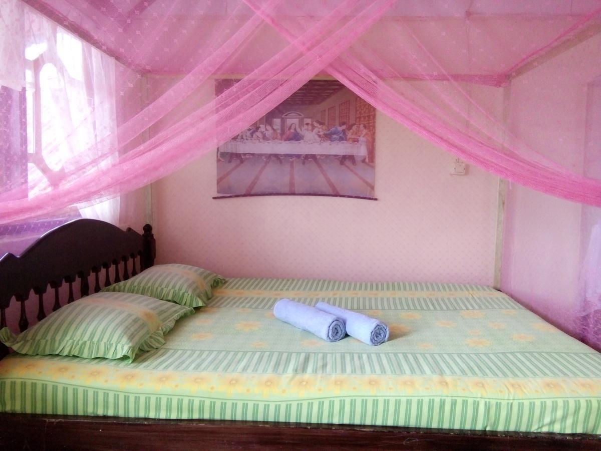 Novita Homestay Bunaken Exterior photo